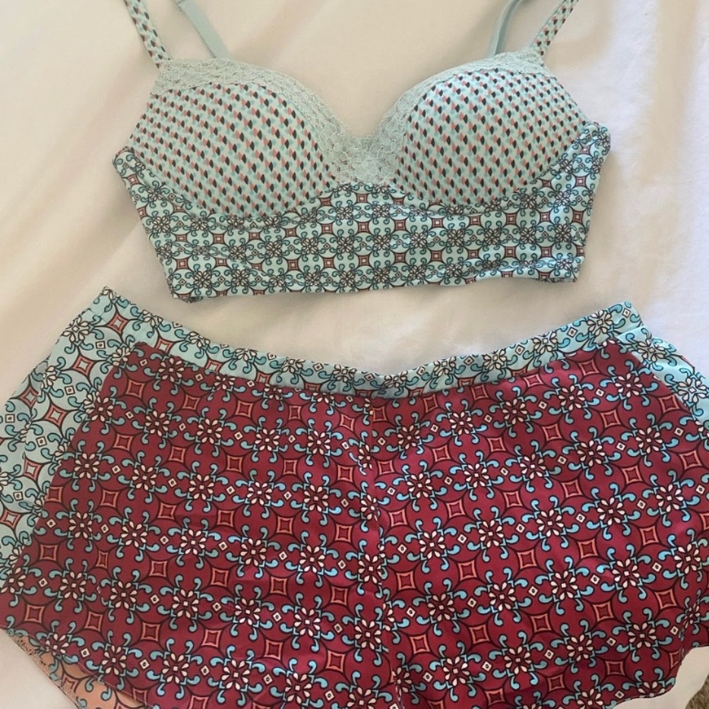 victoria’s secret bra and short set
